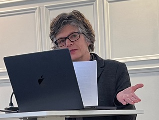 Presenting “Words Matter: Poetry, Lyrics and Writing for the Voice” at AAUW Event